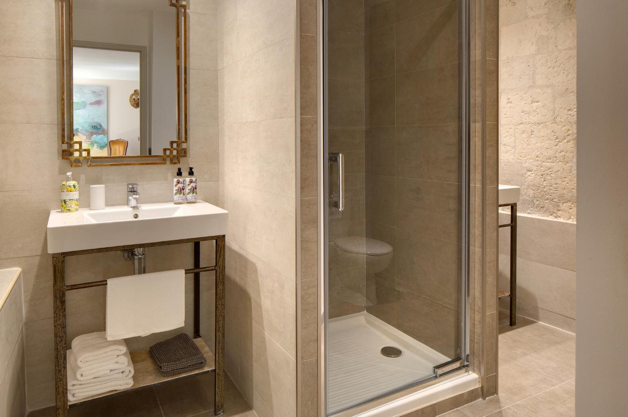 La Maison Des Augustins 4 Stars Spa Et Fitness 아비뇽 객실 사진