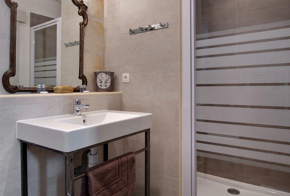 La Maison Des Augustins 4 Stars Spa Et Fitness 아비뇽 외부 사진
